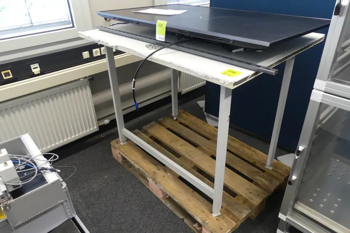 Arbeitstisch Maße in cm ca.: 120 x 90